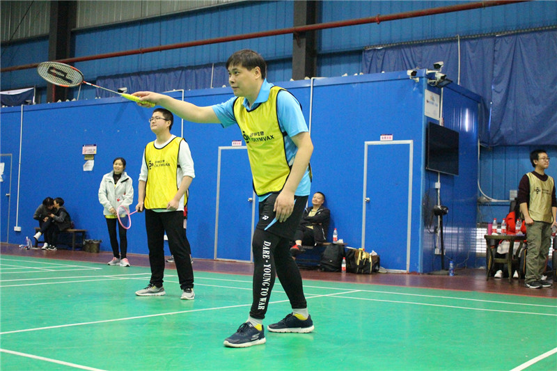 “白羽飞扬?羽动你我”欧林杯第二届羽毛球比赛3